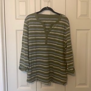 Three-quarter length sleeve V-neck women’s top